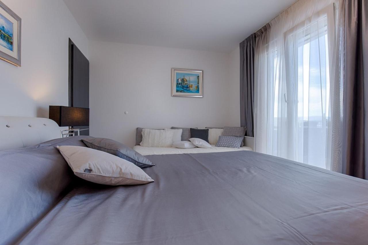 Holiday House Queens With Sea View Селце Экстерьер фото
