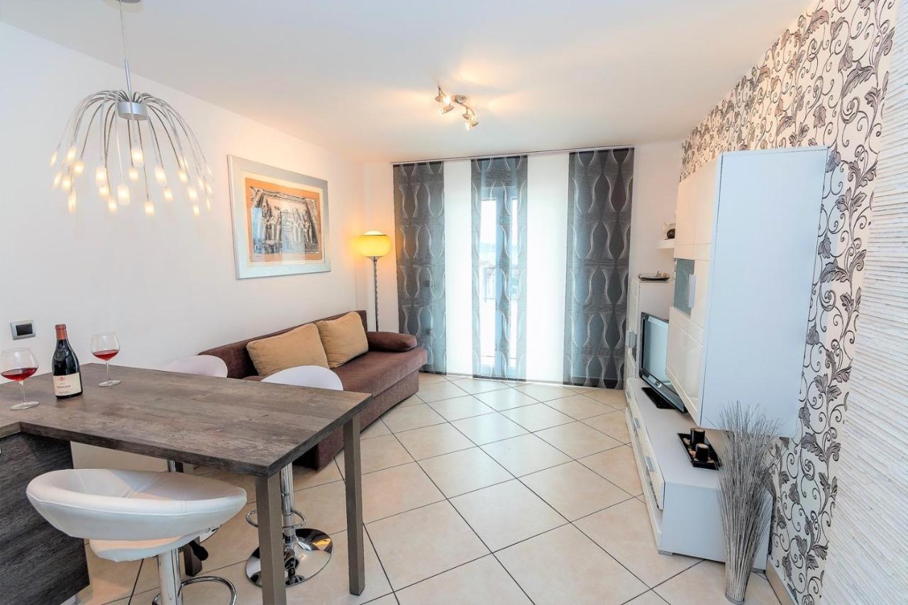 Holiday House Queens With Sea View Селце Экстерьер фото