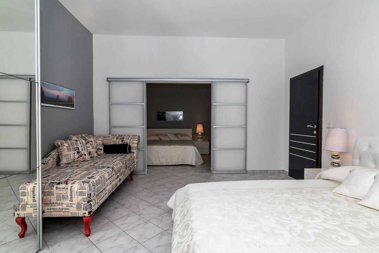 Holiday House Queens With Sea View Селце Экстерьер фото