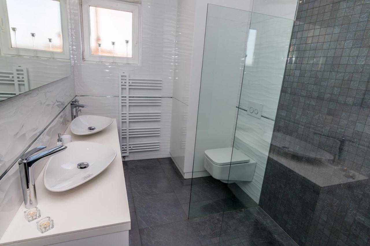 Holiday House Queens With Sea View Селце Экстерьер фото