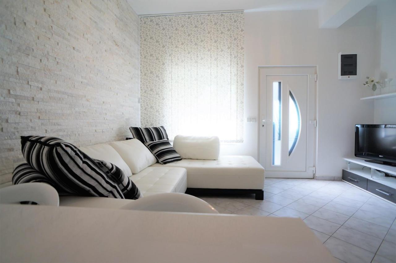 Holiday House Queens With Sea View Селце Экстерьер фото