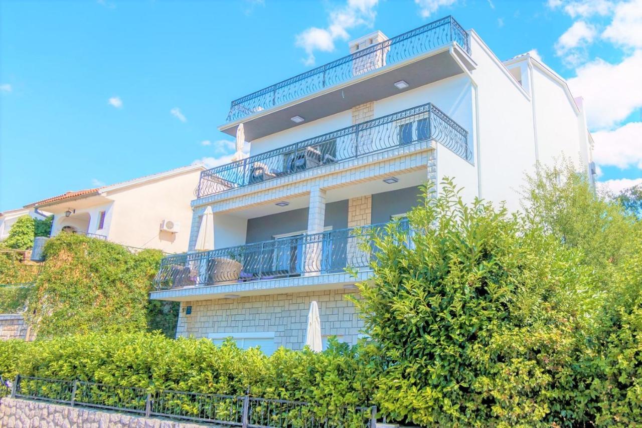 Holiday House Queens With Sea View Селце Экстерьер фото