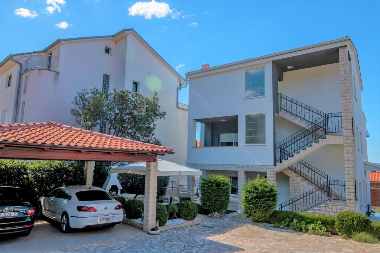Holiday House Queens With Sea View Селце Экстерьер фото