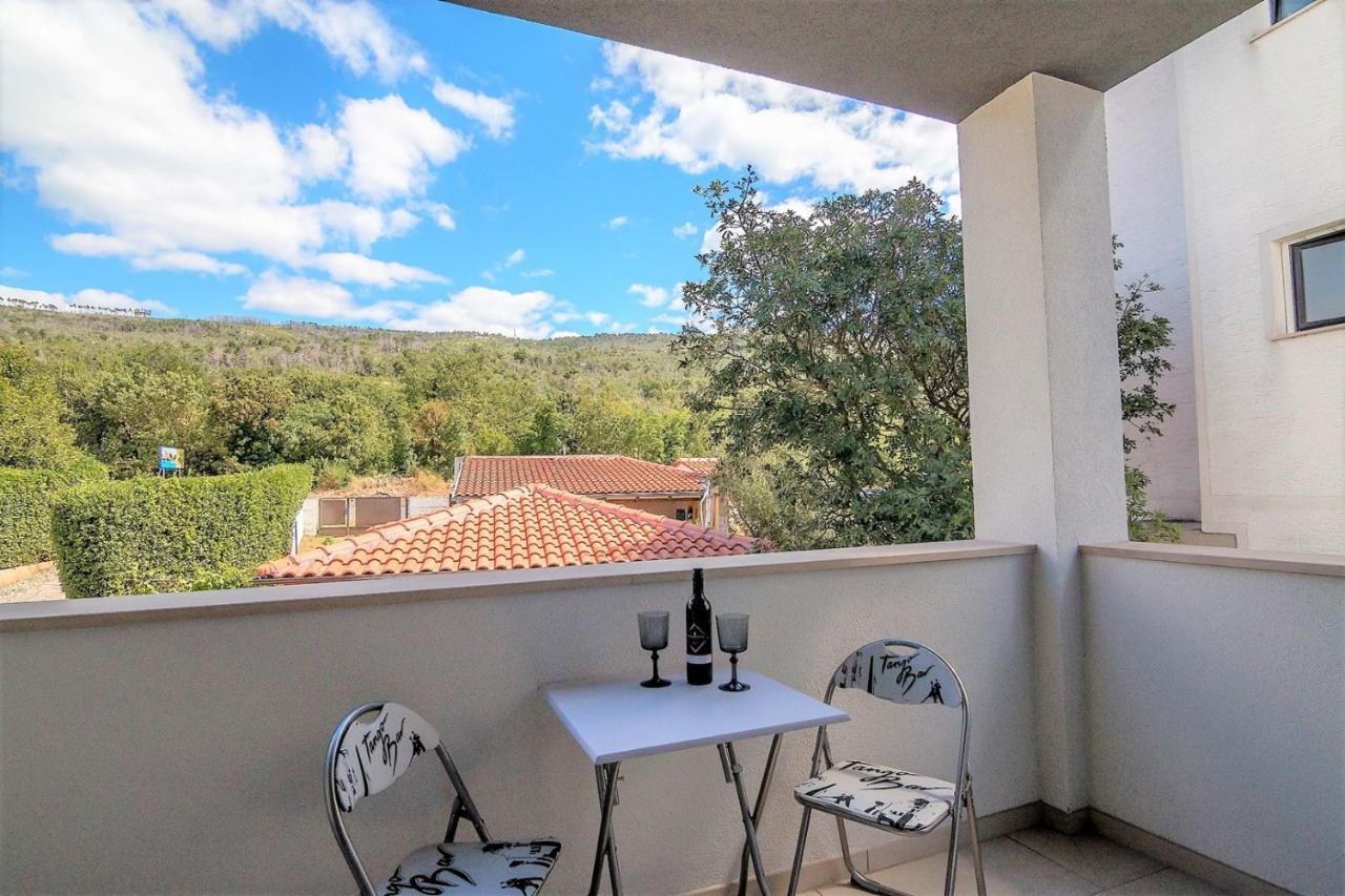 Holiday House Queens With Sea View Селце Экстерьер фото